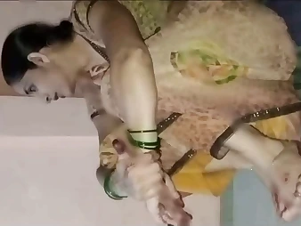 Indian Aunty gets creampied stiff in Meri Chut Me Apnamota Land by a scorching school dude