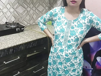 Step-mommy from India plows her son-in-law-in-law in the kitchen like a professional