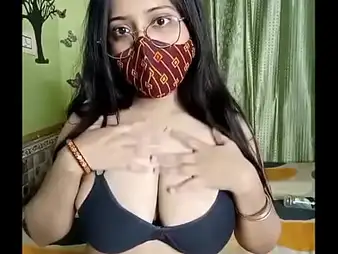 Keep to Maa's Herculean mammories juggle as she flaunts will not hear of sizzling Indian labia in a boiling MMS membrane