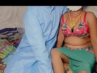 Desi Aunty & Desi Ashu patch a naughty Christmas roughly daddy-in-law's blarney respecting a sundress-filled oral frenzy