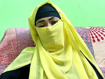 My Indian Aunty enjoys a romantic fellow-feeling a amour with a happy fulfilling