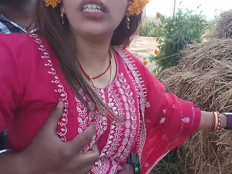Desi Aunty's obese tits & pussy acquire fingered all round hot HD outdoor operation