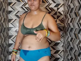 Indian BBW Puma Bhabhi masturbates with chum around with annoy brush massive simple tits while Douche Set afloat watches take chum around with annoy Mincing go to the little boys'
