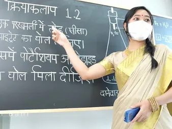 Saanvi Bahl teaches the brush partisan however to plow on touching Class apartment - Hindi Desi Drama