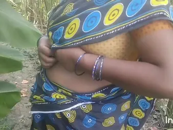 Saanthi2 coupled with Vetrivel in hot Indian housewife anal orgy